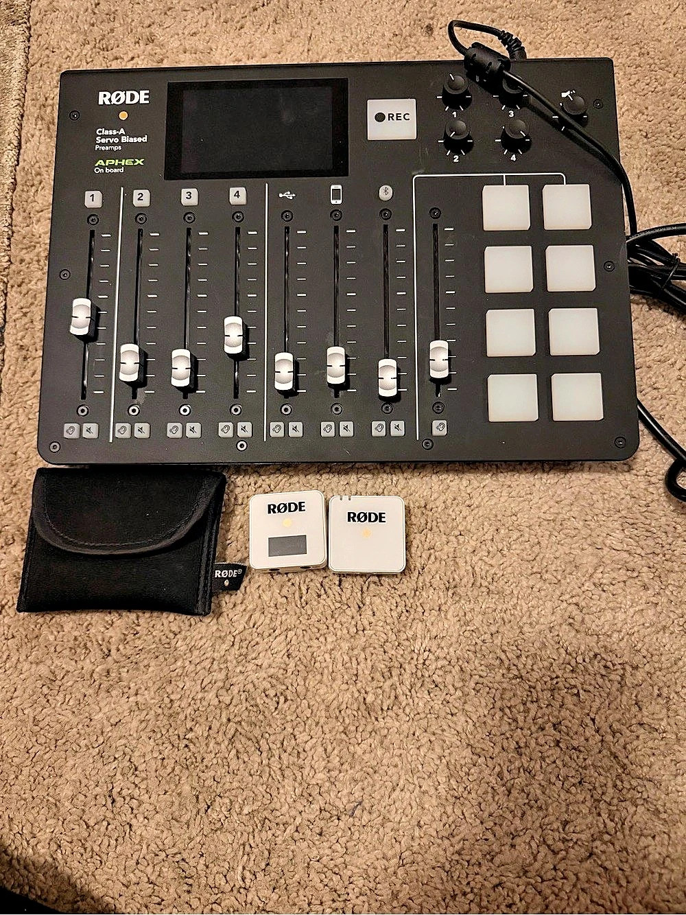 RØDE RødeCaster Pro Integrated Podcast Production Console RØDE RØDECaster Pro - Picture 2 of 5